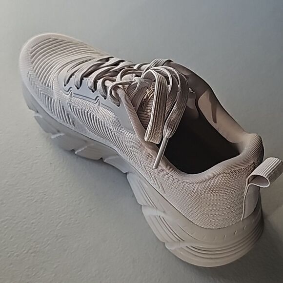 New Skechers Bobs B Flex Flying Hi Sneaker in White, Size 7 - Picture 2 of 6